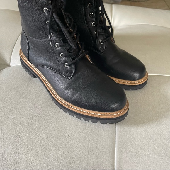 Oasis Society Black lace up combat boot size 7.5 vegan leather EUC - Picture 15 of 15